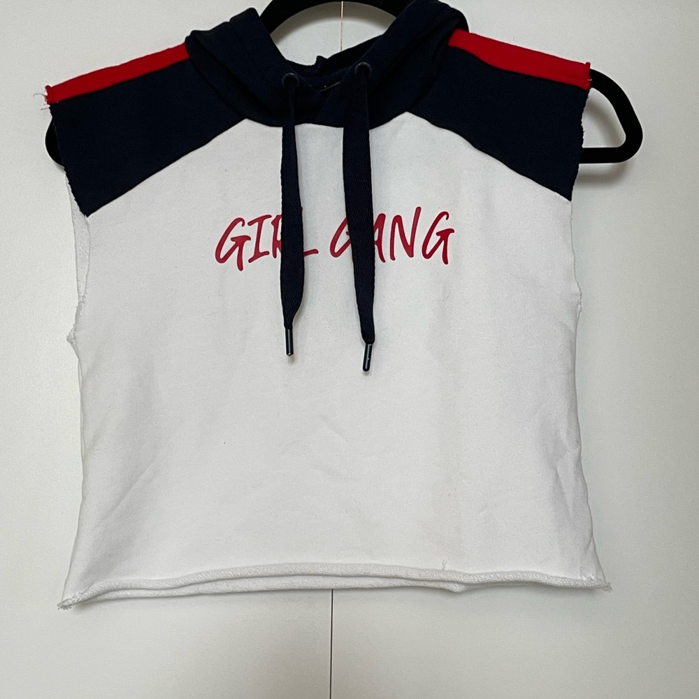 Noizz Girl sleeveless hoodie
